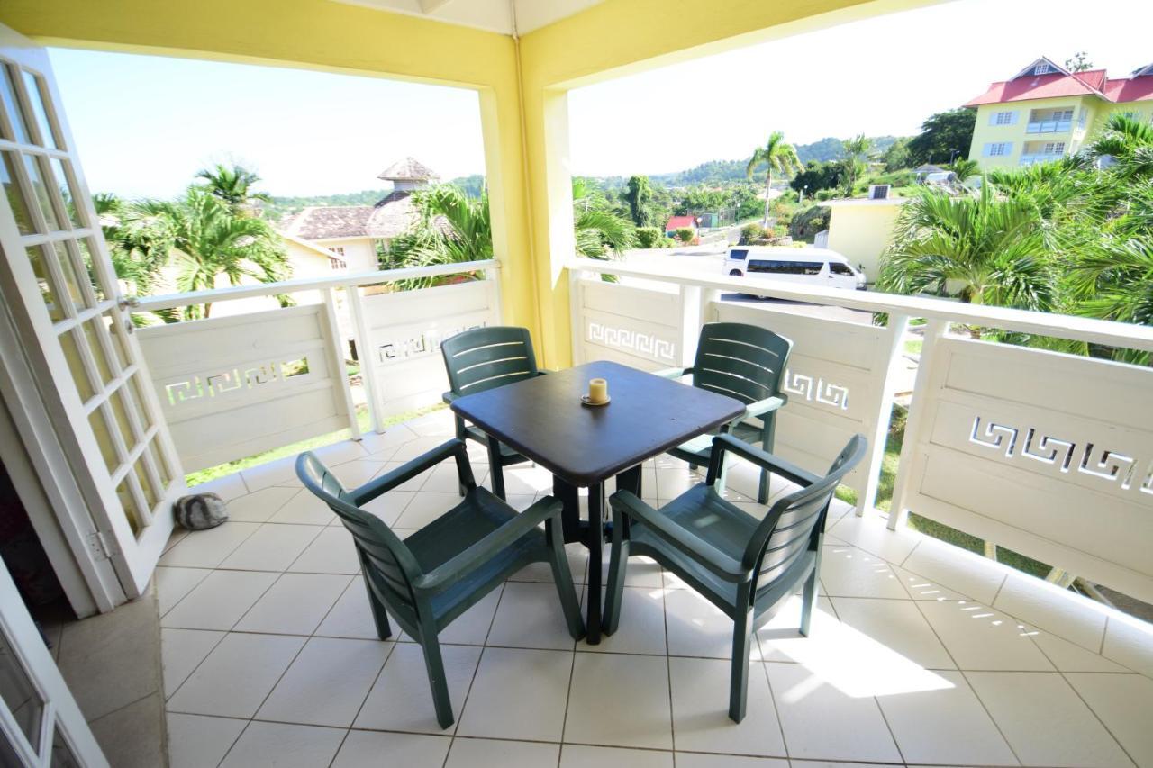 River Side Apt 9 @ Mystic Ridge. Ocho Rios Exterior photo